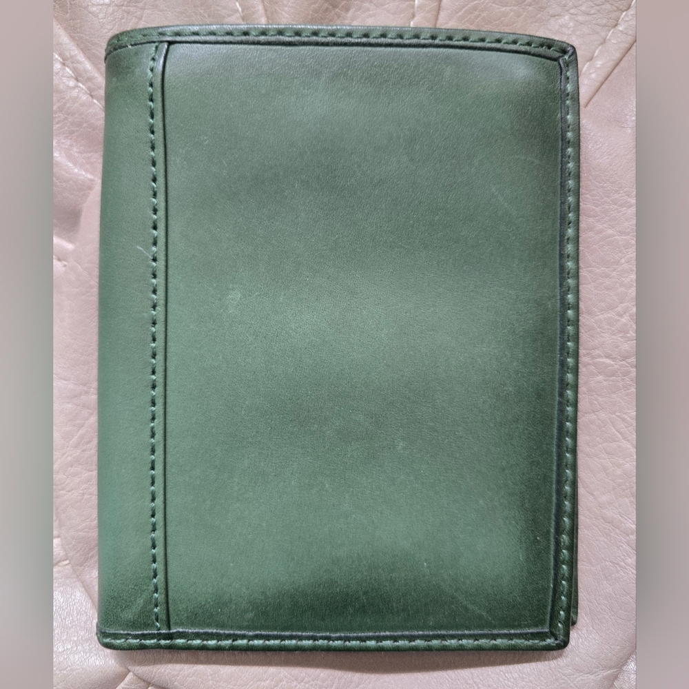 Fossil Green Leather Passport Case NWT 4.5"×5.75" - Picture 2 of 6